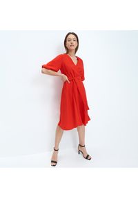 Mohito - Kopertowa sukienka - Czerwony. Kolor: czerwony. Typ sukienki: kopertowe #1