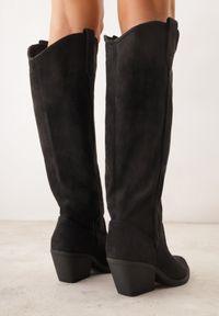 Born2be - Czarne Gładkie Kozaki Kowbojki z Imitacji Zamszu na Stożkowym Obcasie Karelia. Nosek buta: otwarty. Kolor: czarny. Materiał: zamsz. Wzór: gładki. Obcas: na obcasie. Wysokość obcasa: średni #9