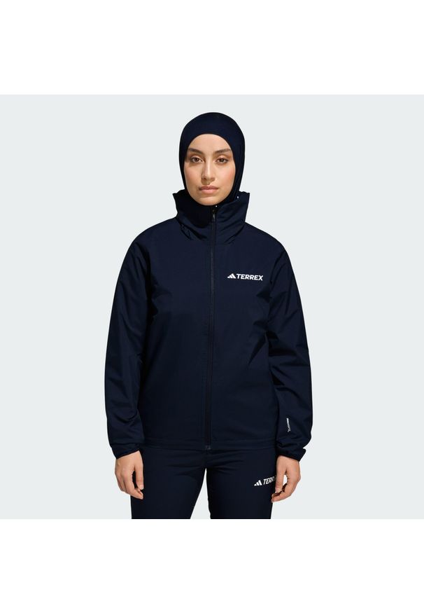 Adidas - Kurtka przeciwdeszczowa Multi Essentials 2L. Kolor: niebieski. Technologia: ClimaProof (Adidas). Sport: turystyka piesza