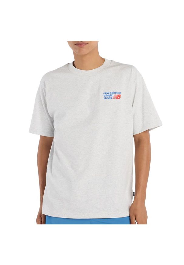 Koszulka męska New Balance MT41908AHH - szara. Kolor: szary. Materiał: bawełna, dresówka. Długość rękawa: krótki rękaw. Długość: krótkie. Wzór: napisy