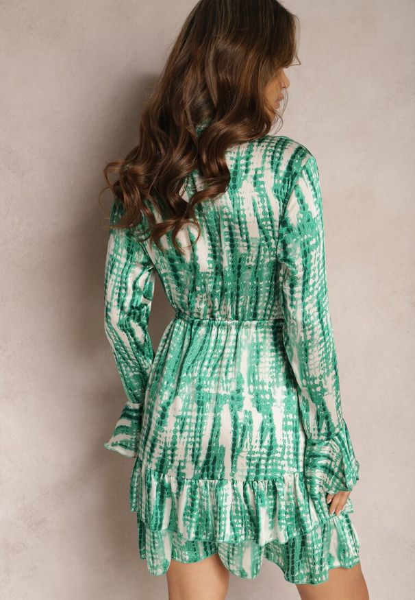 Renee - Zielona Rozkloszowana Sukienka w Akwarelowy Wzór z Falbankami Heava. Typ kołnierza: kołnierz z falbankami. Kolor: zielony. Wzór: aplikacja. Typ sukienki: rozkloszowane. Długość: mini