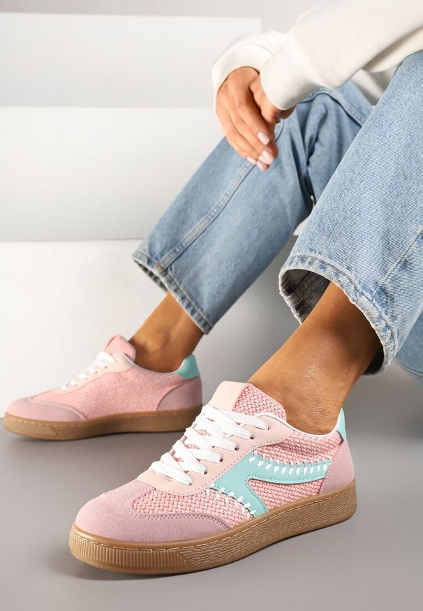 Born2be - Różowe Sneakersy Kultowe Tenisówki z Ozdobnymi Przeszyciami i Tweedem Koriarea. Okazja: na co dzień. Kolor: różowy. Materiał: jeans