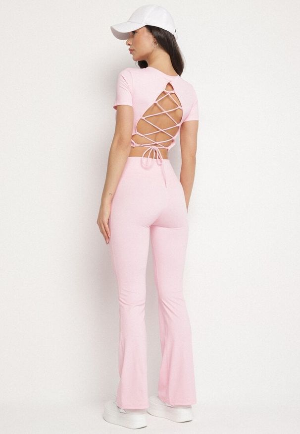Born2be - Różowy Komplet Sportowy Koszulka ze Sznurowaniem i Spodnie Lumarelle. Kolor: różowy