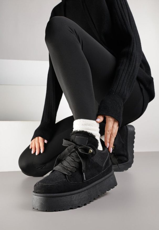 Born2be - Czarne Sznurowane Sneakersy Śniegowce na Grubej Podeszwie Vamitte. Okazja: na co dzień, na spacer. Kolor: czarny. Materiał: jeans, futro. Sport: turystyka piesza