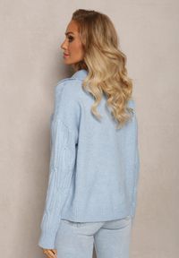 Renee - Niebieski Sweter z Dekoltem w Serek i Ozdobnym Splotem Travissa. Typ kołnierza: dekolt w serek. Kolor: niebieski. Wzór: ze splotem. Styl: elegancki