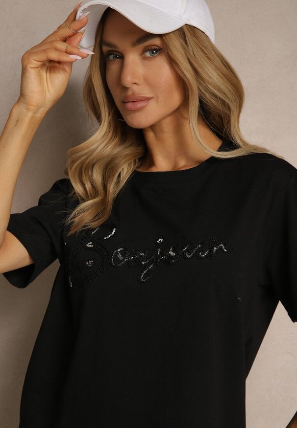 Renee - Czarny Bawełniany T-shirt Zdobiony Haftowanym Napisem z Cekinami Ulionis. Kolor: czarny. Materiał: bawełna. Wzór: napisy, aplikacja, haft. Styl: klasyczny, elegancki