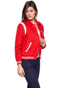 Wrangler - DAMSKA KURTKA PRZEJŚCIOWA WRANGLER BOMBER JACKET SALSA RED W4130VUWN. Materiał: skóra ekologiczna. Wzór: aplikacja. Sezon: lato #9