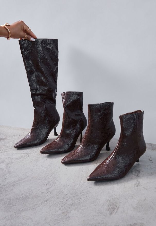 Renee - Brązowe Kozaki Vices na Szpilce w Stylu Slouchy z Efektem Cracked Todvire. Okazja: na co dzień. Kolor: brązowy. Materiał: jeans. Obcas: na szpilce. Styl: casual, elegancki