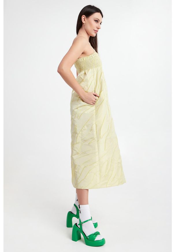 Sukienka midi GESTUZ. Długość: midi