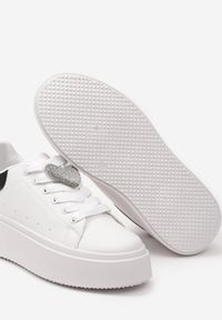 Born2be - Biało-Czarne Sneakersy Caius. Kolor: biały. Materiał: materiał, satyna, skóra ekologiczna. Szerokość cholewki: normalna. Obcas: na platformie #6
