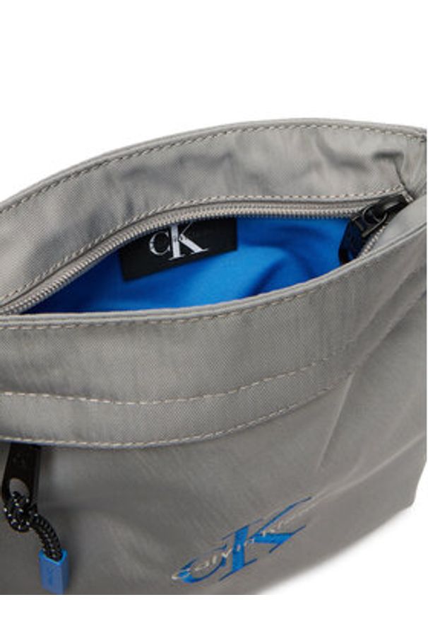 Calvin Klein Saszetka Bold Flatpack LV04D3178G Szary. Kolor: szary. Materiał: materiał