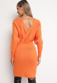 Born2be - Pomarańczowa Sukienka Mini o Fasonie Nietoperz z Kopertowym Dekoltem Plicarka. Kolor: pomarańczowy. Typ sukienki: kopertowe. Długość: mini #5