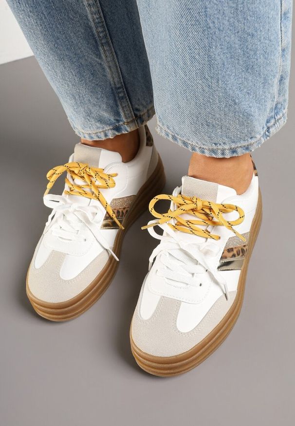 Renee - Biało-Brązowe Sneakersy Klasyczne Tenisówki Wyposażone w Dodatkowe Sznurówki Nasalle. Nosek buta: okrągły. Zapięcie: sznurówki. Kolor: biały. Materiał: materiał, skóra. Obcas: na obcasie. Wysokość obcasa: niski
