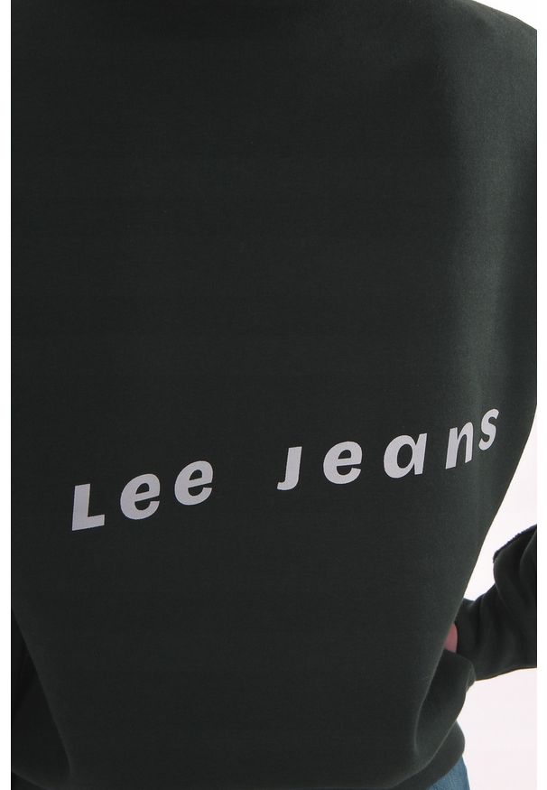 Lee - LEE REFLECTIVE SWS DK DAMSKA BLUZA LOGO NADRUK BOTTLE GREEN L36FTTBB 112107850. Wzór: nadruk
