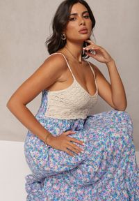Renee - Niebieska Maxi Wiskozowa Sukienka o Rozkloszowanym Fasonie w Kwiaty Ozdobiona Szydełkowym Wzorem Damrea. Kolor: niebieski. Materiał: wiskoza. Długość rękawa: na ramiączkach. Wzór: aplikacja, kwiaty. Typ sukienki: rozkloszowane. Długość: maxi #5