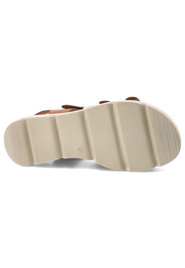 Sandały damskie Hee, cholewka ze skóry naturalnej paski z regulacją na klamry grubsza podeszwa casualowy styl, brązowe, 26100. Okazja: na co dzień. Zapięcie: klamry. Kolor: brązowy. Materiał: skóra. Wzór: paski. Styl: casual