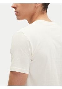 Mustang T-Shirt Austin 1016484 Biały Regular Fit. Kolor: biały. Materiał: bawełna