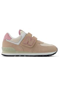 Buty dziecięce New Balance PV574QTC – beżowe. Zapięcie: rzepy. Kolor: beżowy. Materiał: materiał, syntetyk, guma. Szerokość cholewki: normalna. Model: New Balance 574. Sport: turystyka piesza