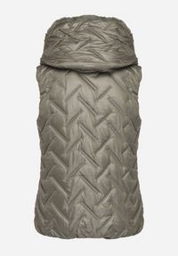 Born2be - Ciemnozielona Pikowana Kamizelka ze Sztucznym Futerkiem na Suwak Timitha. Okazja: na co dzień. Kolor: zielony. Materiał: futro. Wzór: aplikacja. Sezon: jesień. Styl: casual, sportowy, klasyczny #6