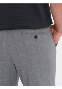 Ombre Clothing - Męskie spodnie o klasycznym kroju w delikatną kratę - szare V3. Kolor: szary. Materiał: wiskoza, poliester, materiał. Styl: klasyczny #10