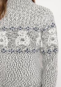 Born2be - Ciemnoszary Sweter z Wełną w Misiowy Wzór ze Ściągaczami Dorizelle. Okazja: na co dzień. Kolor: szary. Materiał: wełna. Styl: klasyczny, casual #4