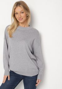Born2be - Szary Gładki Sweter z Rękawami Typu Nietoperz Ralanevia. Okazja: do pracy, na co dzień. Kolor: szary. Wzór: gładki. Styl: casual #2