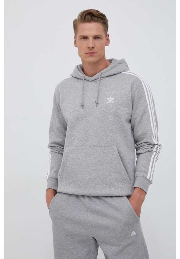 adidas Originals bluza męska kolor szary z kapturem melanżowa. Typ kołnierza: kaptur. Kolor: szary. Materiał: poliester. Długość rękawa: długi rękaw. Długość: długie. Wzór: melanż