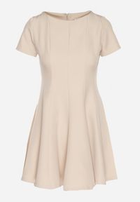 Born2be - Beżowa Rozkloszowana Sukienka z Krótkim Rękawem i Ozdobnymi Przeszyciami Meporea. Okazja: na co dzień. Kolor: beżowy. Długość rękawa: krótki rękaw. Styl: casual, elegancki, klasyczny #6