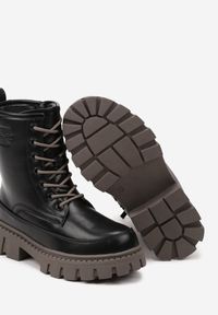 Born2be - Czarne Sznurowane Botki Workery na Grubej Podeszwie z Tłoczeniem Nerirra. Okazja: na uczelnię. Zapięcie: sznurówki. Kolor: czarny. Materiał: bawełna. Styl: klasyczny, wizytowy, elegancki