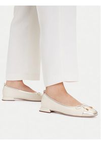 Clarks Baleriny Ubree15 Poppy 26181326 Beżowy. Kolor: beżowy. Materiał: skóra #2