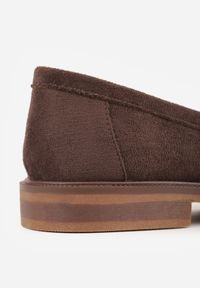 Born2be - Ciemnobrązowe Mokasyny VICES z Wkładką ze Skóry Naturalnej i Metaliczną Aplikacją Nanora. Nosek buta: okrągły. Kolor: brązowy. Materiał: skóra. Wzór: aplikacja. Obcas: na obcasie. Styl: klasyczny. Wysokość obcasa: niski #8