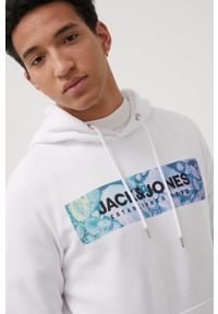 Jack & Jones bluza męska kolor biały z kapturem z nadrukiem. Typ kołnierza: kaptur. Kolor: biały. Materiał: dzianina. Wzór: nadruk #3