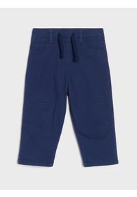 Sinsay - Jeansy z polarem wewnątrz - granatowy. Kolor: niebieski. Materiał: jeans, polar