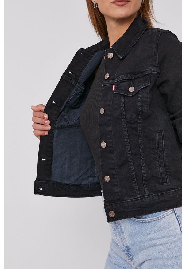 Levi's® - Levi's Kurtka jeansowa damska kolor czarny przejściowa. Okazja: na spotkanie biznesowe, na co dzień. Kolor: czarny. Materiał: jeans. Wzór: gładki. Styl: casual, biznesowy