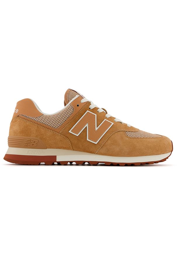 Buty New Balance ML574BT2 – brązowe. Okazja: na co dzień. Kolor: brązowy. Materiał: materiał, guma, zamsz, syntetyk. Szerokość cholewki: normalna. Model: New Balance 574