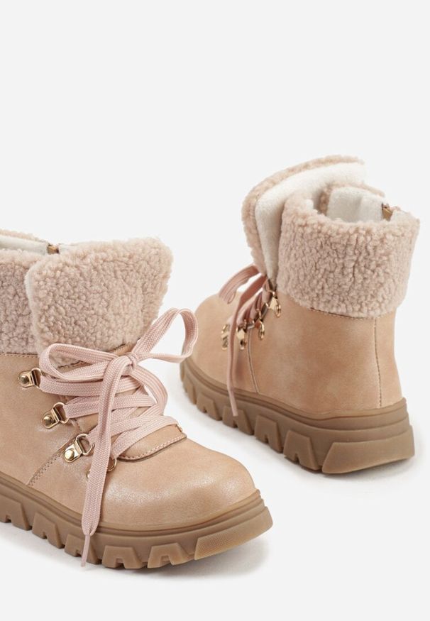 Born2be - Różowe Sznurowane Botki Vices z Kożuszkiem i Tłoczoną Podeszwą Nelianea. Okazja: na uczelnię. Kolor: różowy. Materiał: jeans. Wzór: kolorowy. Sezon: zima, jesień. Styl: klasyczny