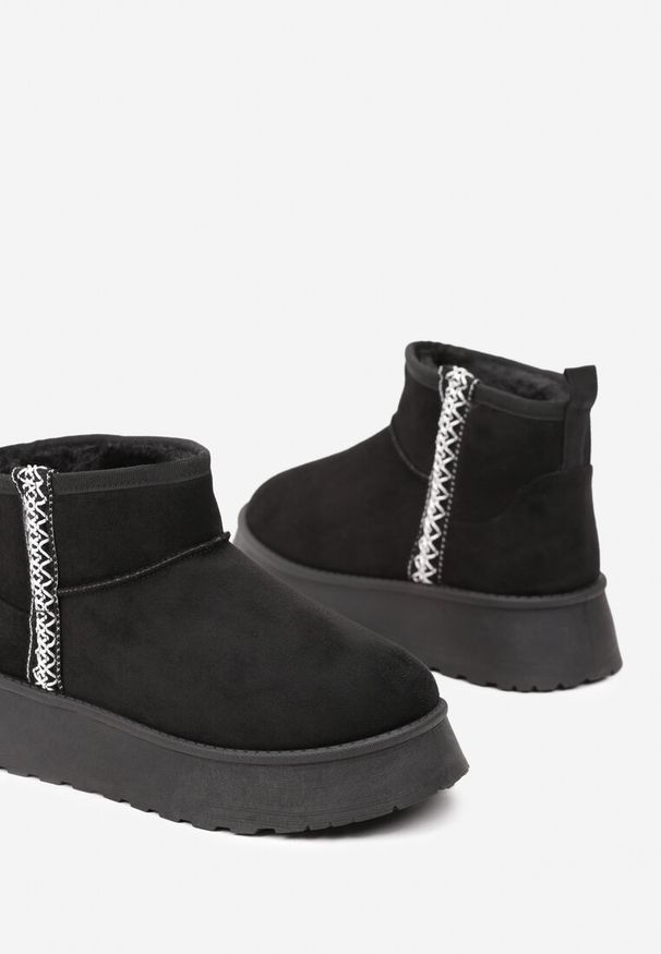 Born2be - Czarne Krótkie Śniegowce z Ozdobną Lamówką Lotavia. Okazja: na co dzień. Kolor: czarny. Materiał: wełna. Sezon: zima. Styl: boho, casual