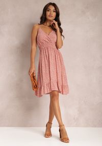 Renee - Różowa Sukienka Abellu. Kolor: różowy. Materiał: bawełna. Długość rękawa: na ramiączkach. Wzór: gładki. Typ sukienki: kopertowe. Długość: mini #4