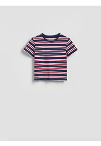 Reserved - Krótki t-shirt w paski - granatowy. Kolor: niebieski. Materiał: bawełna. Długość: krótkie. Wzór: paski