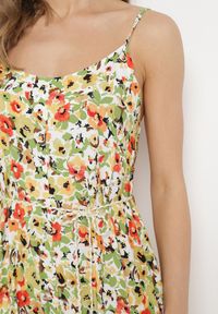 Born2be - Zielony Kombinezon w Kwiatowy Wzór z Szerokimi Nogawkami i Sznurkiem w Talii Celiana. Kolor: zielony. Materiał: wiskoza. Długość rękawa: na ramiączkach. Wzór: kwiaty. Sezon: lato. Styl: boho #5