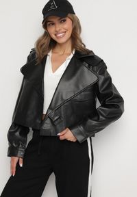 Born2be - Czarna Kurtka Ramoneska z Asymetrycznym Zapięciem na Sprzączkę o Kopertowym Kroju Ivalittes. Okazja: na co dzień. Kolor: czarny. Materiał: jeans. Długość rękawa: długi rękaw. Długość: długie. Styl: casual, elegancki, wizytowy #1