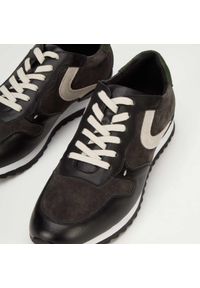 Wittchen - Męskie sneakersy skórzane wielokolorowe szaro-białe. Okazja: na co dzień. Nosek buta: okrągły. Kolor: biały, wielokolorowy, szary. Materiał: zamsz, skóra. Sezon: jesień #4