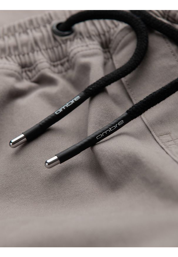 Ombre Clothing - Męskie spodnie JOGGERY z zapinanymi kieszeniami cargo - ciemnobeżowe V2 OM-PAJO-0125 - XXL. Okazja: na co dzień. Kolor: beżowy. Materiał: bawełna, elastan. Wzór: aplikacja. Styl: casual