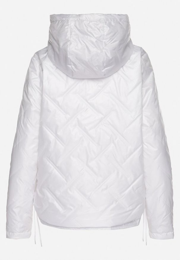 Born2be - Biała Kurtka Pikowana z Odpinanym Kapturem i Ściągaczami po Bokach Nusarianis. Okazja: na co dzień, na spacer. Kolor: biały. Materiał: jeans. Długość rękawa: długi rękaw. Długość: długie. Styl: casual, elegancki