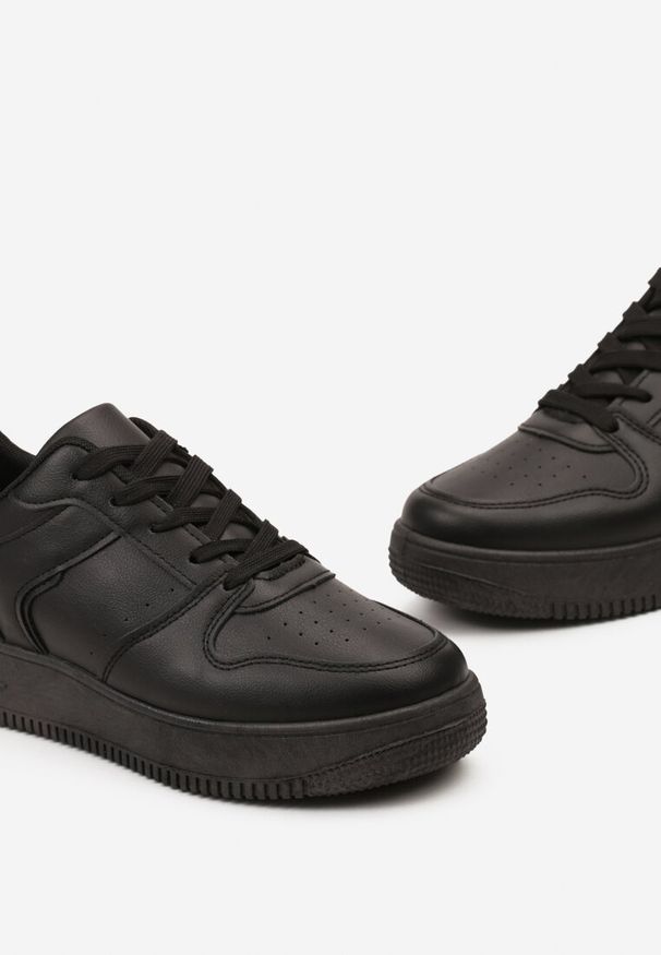 Born2be - Czarne Sneakersy z Ekoskóry ze Sznurowaniem i Grubą Podeszwą Cilittia. Kolor: czarny