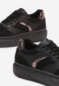 Born2be - Czarne Sznurowane Sneakersy na Płaskiej Grubej Podeszwie z Metalicznymi Wstawkami Neradel. Kolor: czarny. Materiał: materiał. Obcas: na płaskiej podeszwie