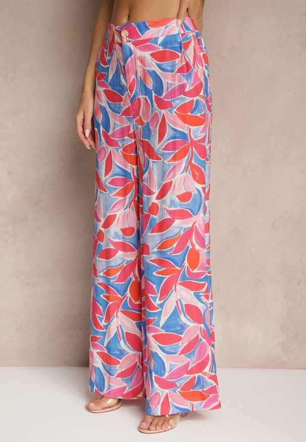 Renee - Różowe Spodnie z Wiskozy o Szerokim Kroju High Waist z Geometrycznym Motywem Ralianea. Okazja: na co dzień. Stan: podwyższony. Kolor: różowy. Materiał: wiskoza. Wzór: geometria. Styl: elegancki, casual