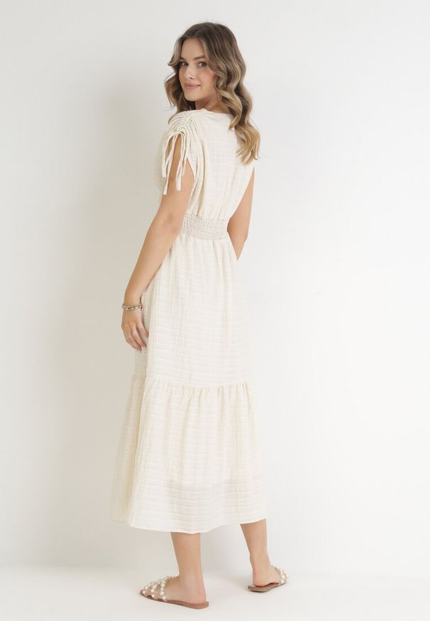 Born2be - Beżowa Rozkloszowana Sukienka z Falbaną Atina. Kolor: beżowy