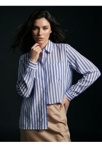 Sinsay - Wiskozowa koszula w paski - niebieski. Kolor: niebieski. Materiał: wiskoza. Wzór: paski #1