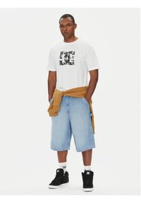 DC T-Shirt ADYZT05461 Biały Regular Fit. Kolor: biały. Materiał: bawełna